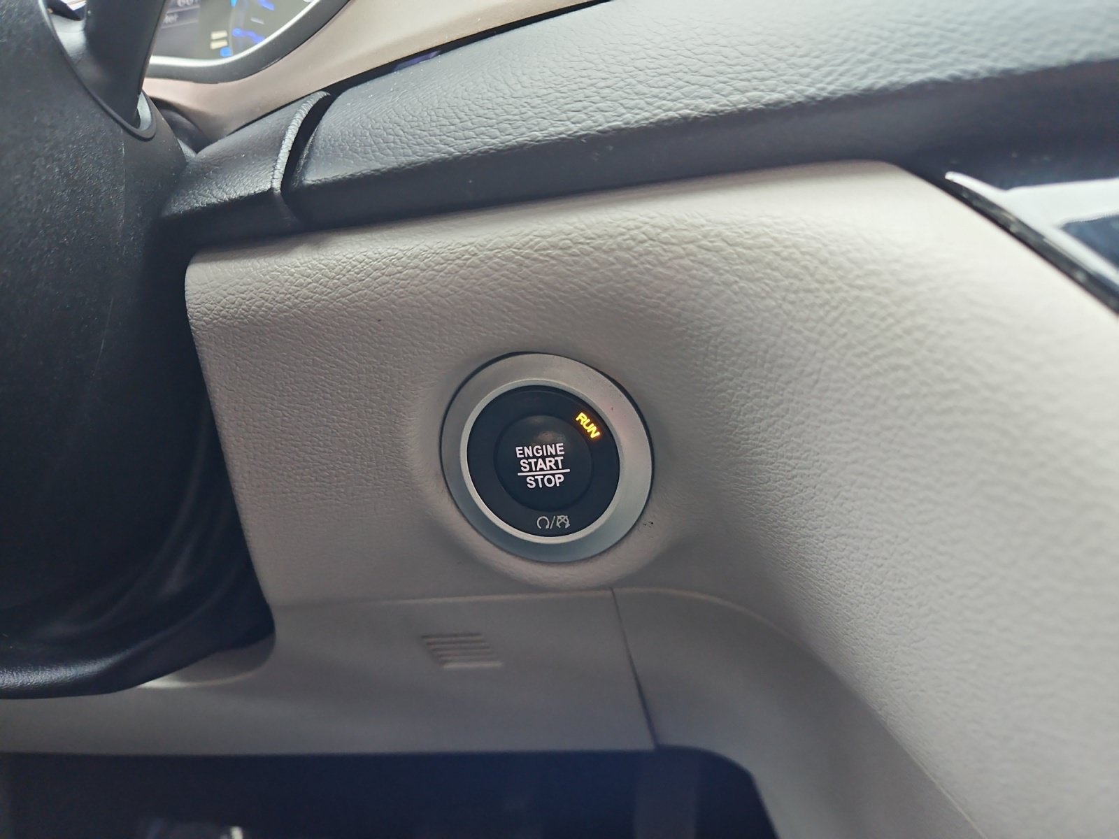 Used 2017 Chrysler Pacifica Touring-L FWD image 19