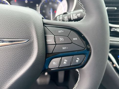 Used 2026 Chrysler Pacifica Select w/ S Appearance Package FWD image 9