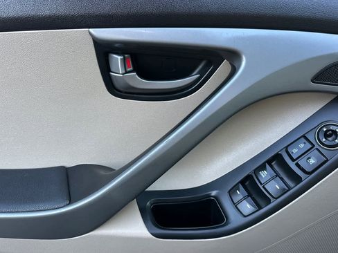 Used 2014 Hyundai Elantra SE image 13