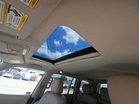 Used 2024 Nissan Armada SL image 11