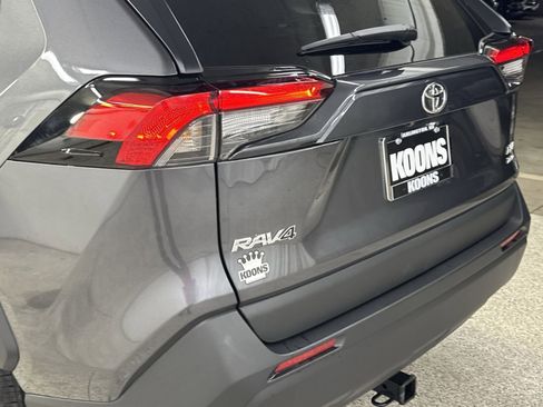Used 2024 Toyota RAV4 XLE AWD/4WD image 38