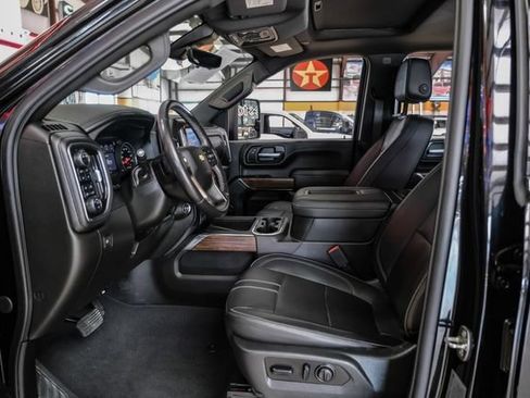 Used 2022 Chevrolet Silverado 3500 High Country w/ Technology Package AWD/4WD image 6