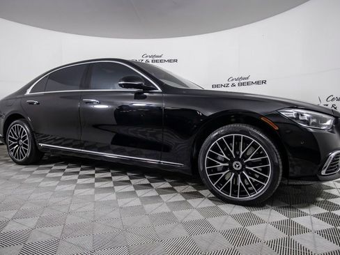 Used 2023 Mercedes-Benz S 580 4MATIC Sedan image 3