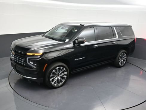 Used 2026 Chevrolet Suburban High Country AWD/4WD image 17