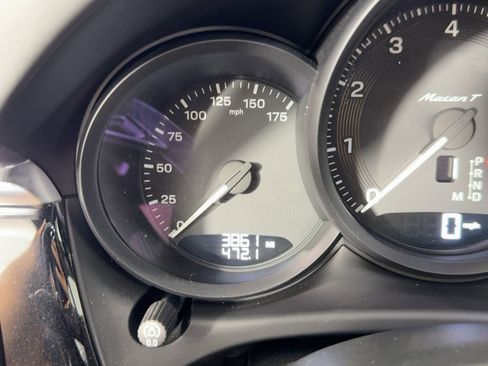 Certified 2025 Porsche Macan Turbo image 20