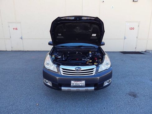Used 2011 Subaru Outback 2.5i Limited w/ PWR Moonroof Pkg image 38