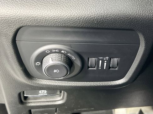 Used 2023 Jeep Grand Cherokee Limited w/ Luxury Tech Group II AWD/4WD image 10