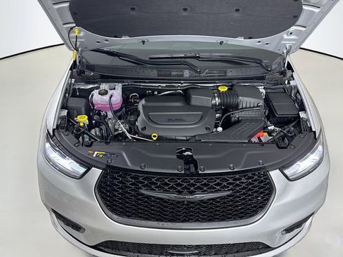New 2026 Chrysler Pacifica Limited image 28