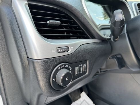 Used 2018 Jeep Cherokee Latitude Plus image 20