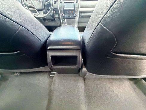 Used 2015 Toyota Camry SE FWD image 27