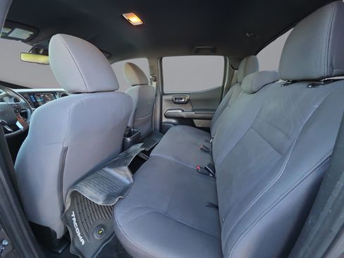 Used 2018 Toyota Tacoma TRD Sport w/ Technology Package AWD/4WD image 33