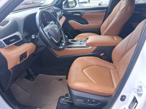 Used 2023 Toyota Highlander Platinum AWD/4WD image 10