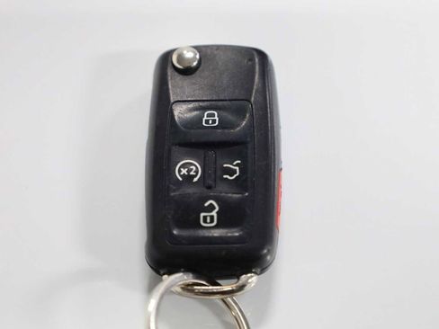 Used 2021 Volkswagen Passat 2.0T SE image 40