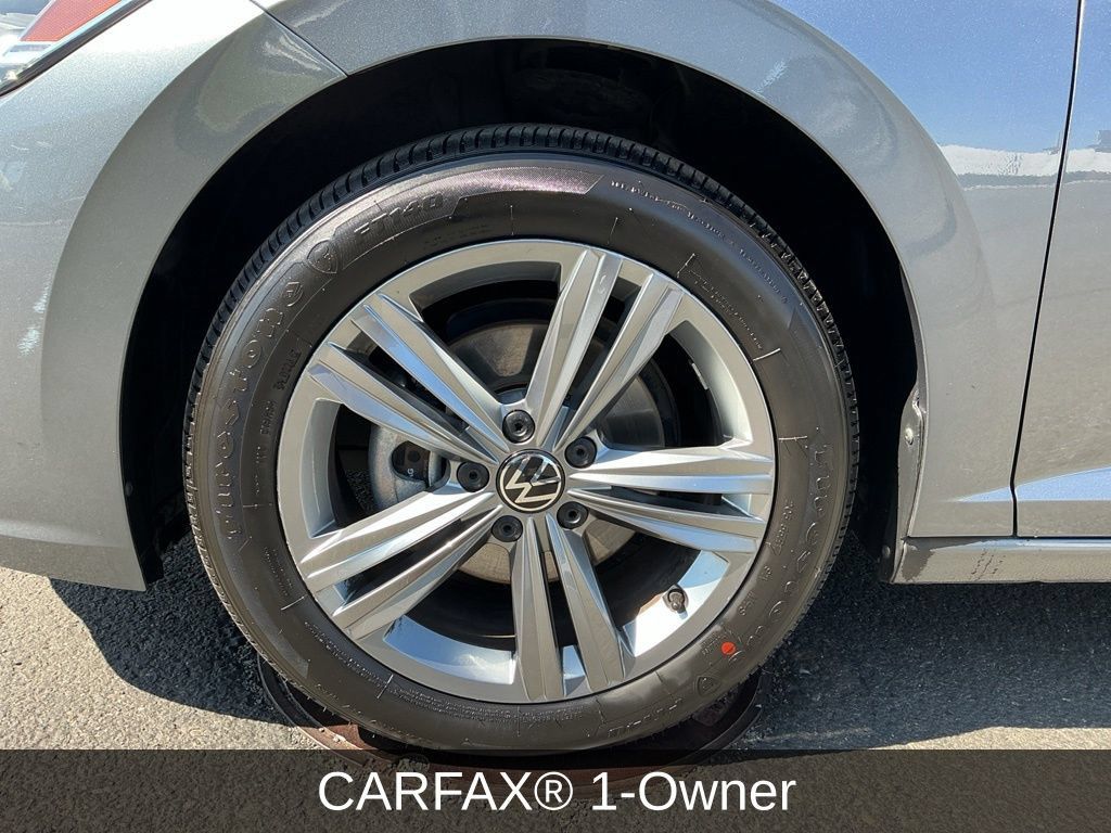 Used 2024 Volkswagen Jetta SE FWD image 2