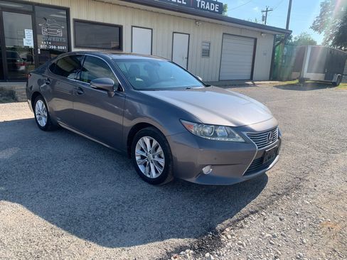Used 2013 Lexus ES 300h w/ Luxury Pkg FWD image 4