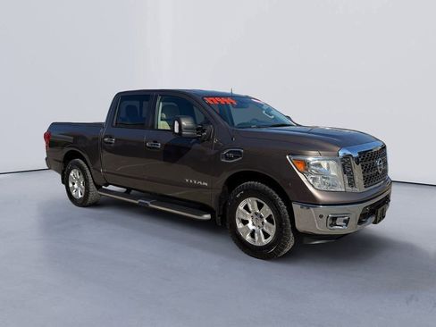 Used 2017 Nissan Titan SV image 1