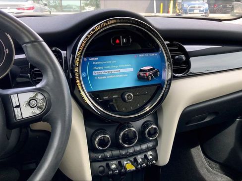 Certified 2022 MINI Cooper SE image 7