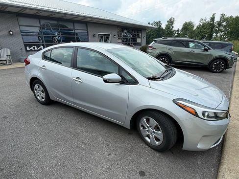 Used 2017 Kia Forte LX FWD image 2