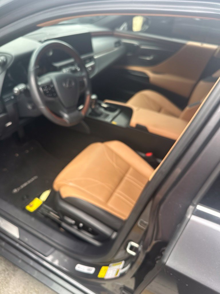 Used 2024 Lexus ES 300h Ultra Luxury w/ Accessory Package (Z2) FWD image 6