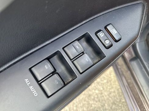 Used 2013 Lexus CT 200h image 11