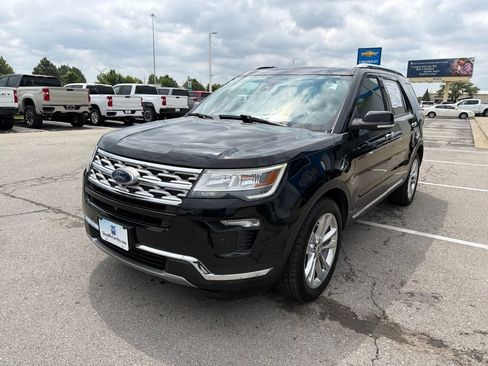 Used 2018 Ford Explorer Limited w/ Equipment Group 301A AWD/4WD image 2