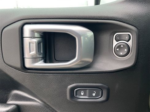 Used 2023 Jeep Gladiator Sport S image 27