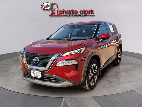 Used 2021 Nissan Rogue SV image 1