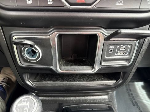 Used 2022 Jeep Wrangler Sport AWD/4WD image 24