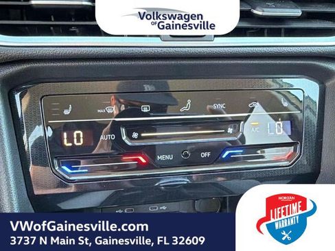 Used 2025 Volkswagen Taos SE FWD image 22