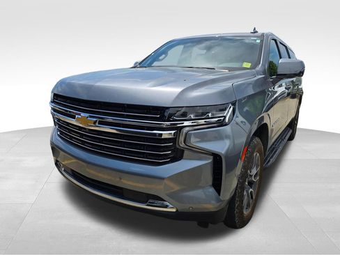 Used 2022 Chevrolet Suburban LT w/ LT Signature Plus Package RWD image 4