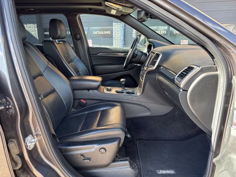 Used 2014 Jeep Grand Cherokee Overland w/ Advanced Technology Group AWD/4WD image 18
