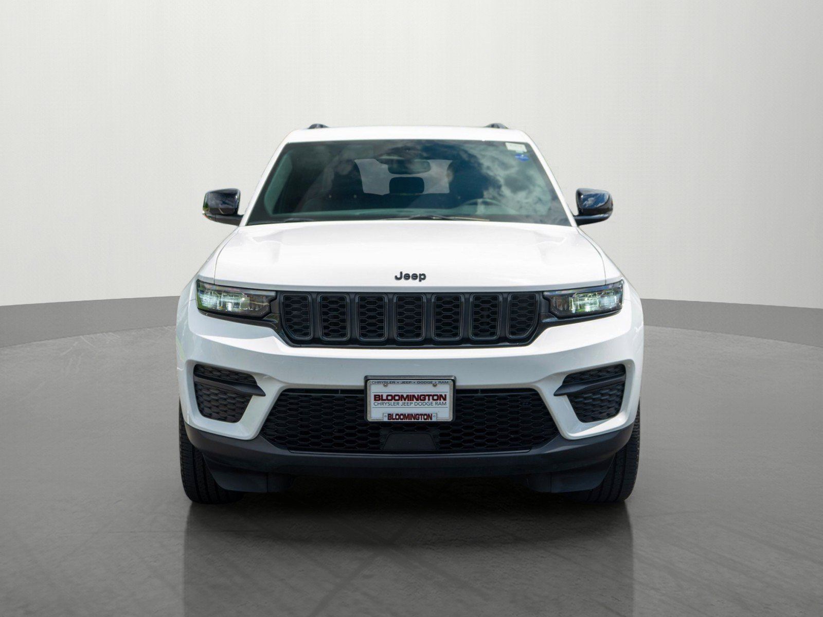 Used 2023 Jeep Grand Cherokee Altitude AWD/4WD image 2