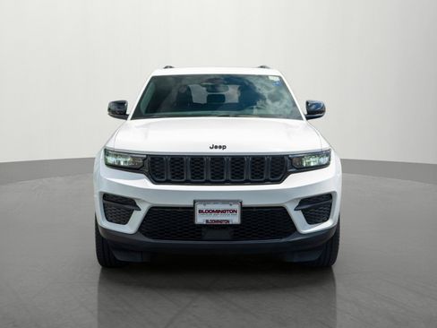 Used 2023 Jeep Grand Cherokee Altitude AWD/4WD image 2