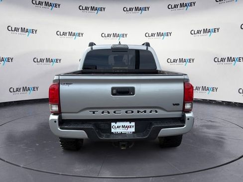 Used 2019 Toyota Tacoma TRD Sport AWD/4WD image 4