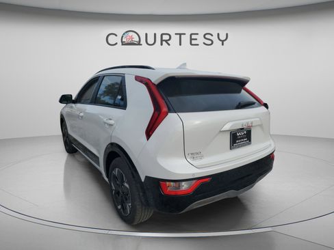 New 2026 Kia Niro Wind FWD image 2