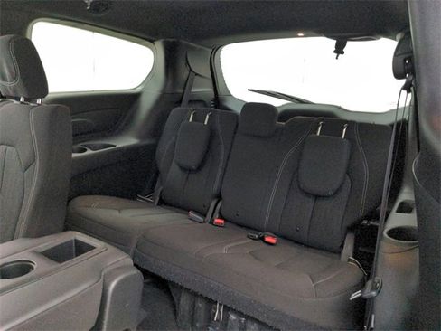 Used 2021 Chrysler Pacifica Touring w/ S Appearance Package image 36