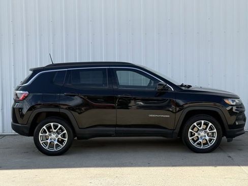 Used 2023 Jeep Compass Latitude AWD/4WD image 3