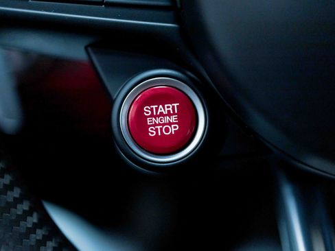 Used 2017 Alfa Romeo Giulia Quadrifoglio image 79