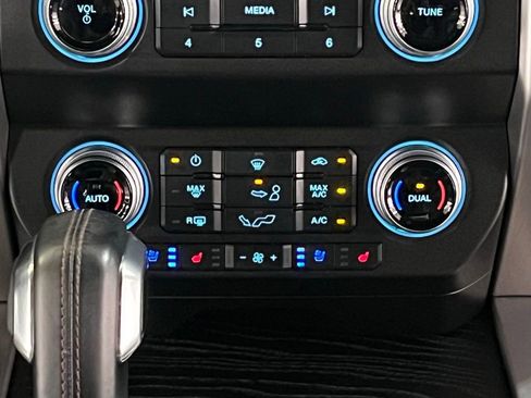 Used 2020 Ford F150 Platinum w/ FX4 Off-Road Package AWD/4WD image 21