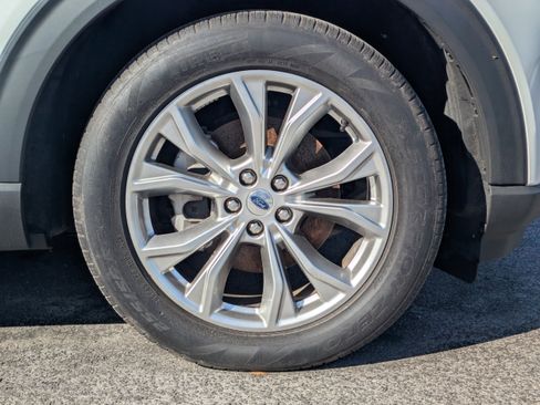 Used 2023 Ford Explorer XLT w/ Equipment Group 202A image 12