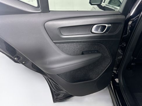 Used 2025 Volvo XC40 B5 Core image 26