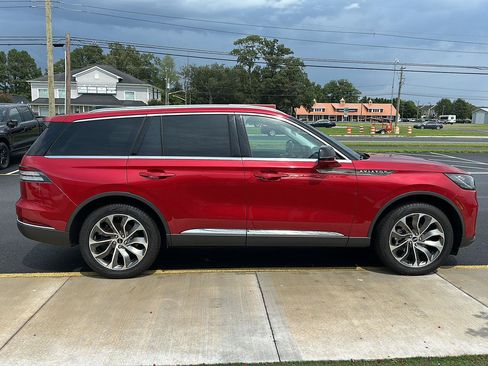 Used 2025 Lincoln Aviator Reserve AWD/4WD image 4