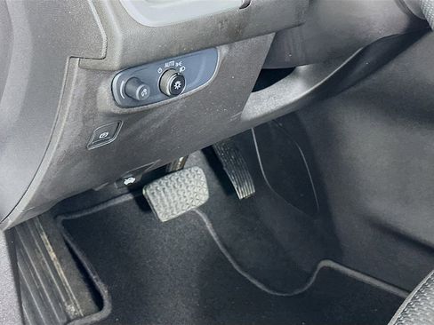 Used 2024 GMC Terrain SLE image 10