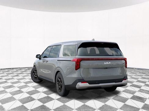 New 2027 Kia Carnival LX FWD image 5