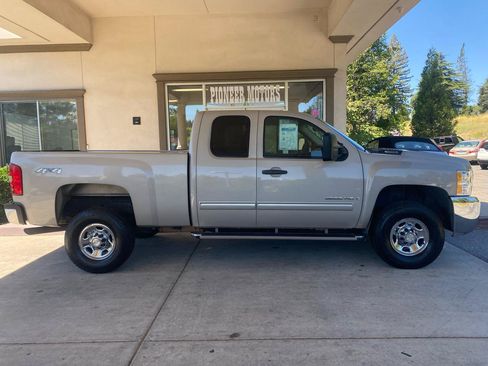 Used 2009 Chevrolet Silverado 2500 LT AWD/4WD image 6