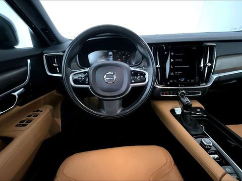 Used 2020 Volvo V90 T6 Cross Country image 6