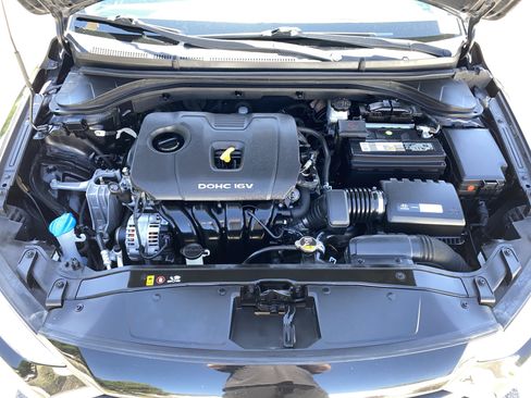 Used 2017 Hyundai Elantra SE FWD image 23