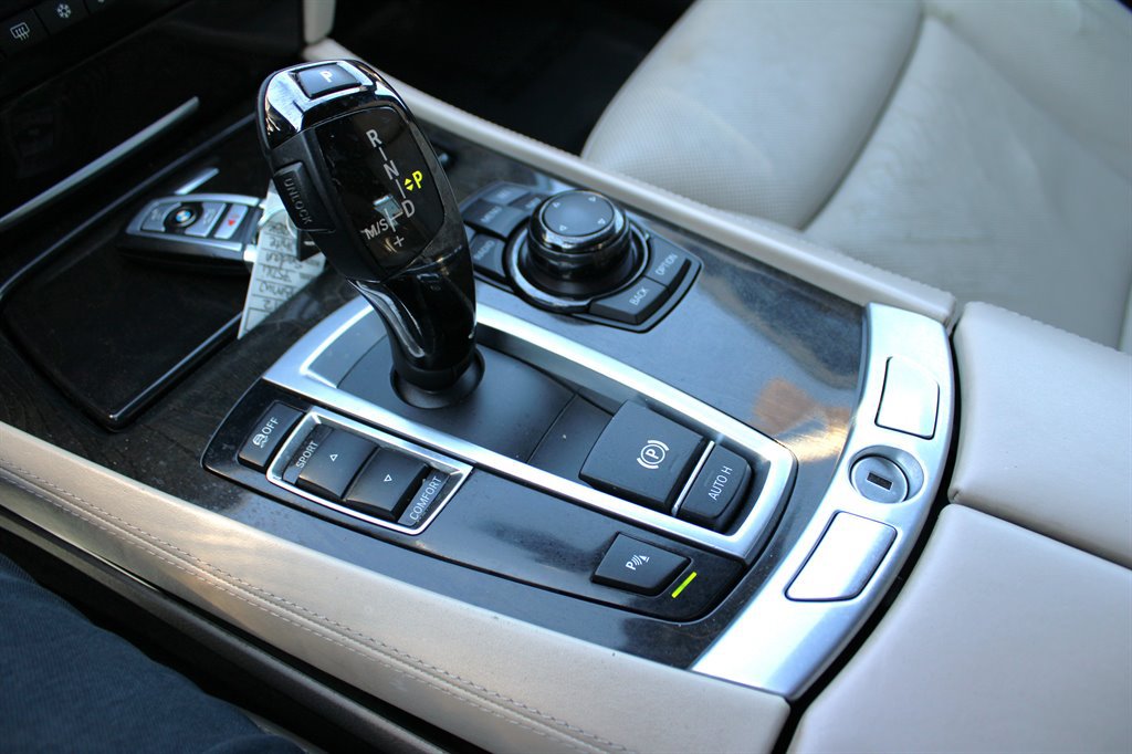 Used 2012 BMW 750Li RWD image 30