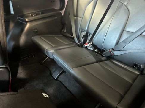Used 2023 Kia Telluride EX w/ EX Captain's Chair Package FWD image 16