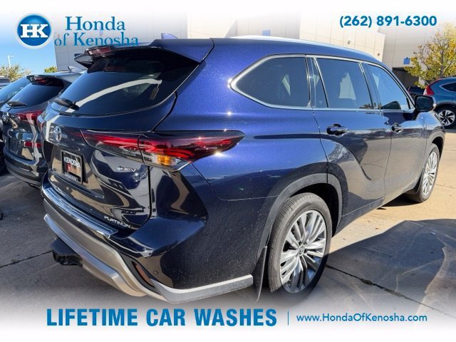 Used 2026 Toyota Highlander Platinum AWD/4WD image 2